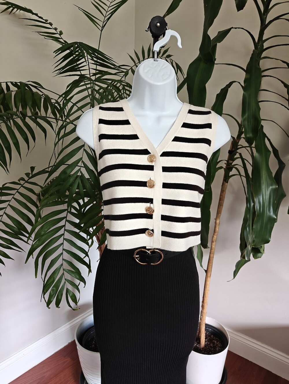 NWOT Sleeveless Sweater Vest